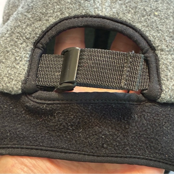 Vintage L.L . Bean Gray Black Fleece Polartec Hat Cap Ear Flaps Size L/XL - Picture 4 of 8